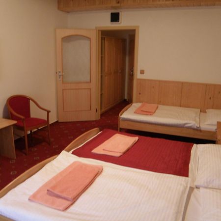 Sport-V-Hotel Хротовице Экстерьер фото