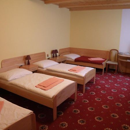 Sport-V-Hotel Хротовице Экстерьер фото