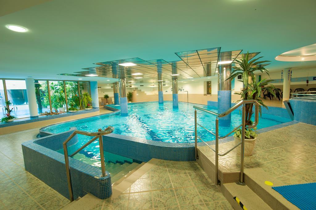 Sport-V-Hotel Хротовице Экстерьер фото