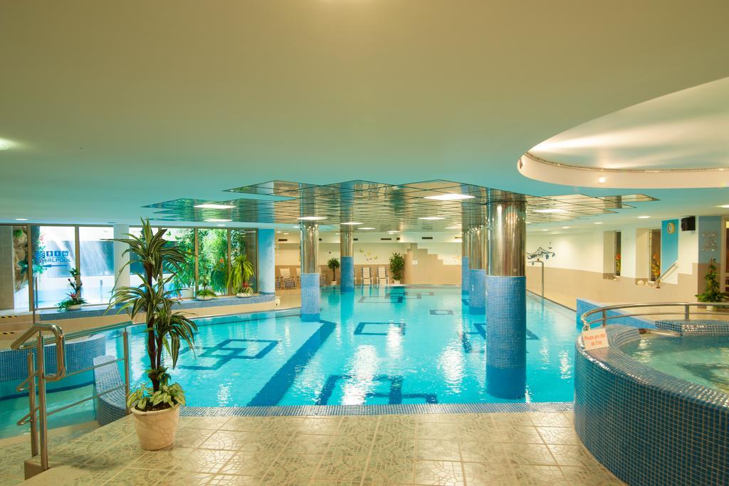 Sport-V-Hotel Хротовице Экстерьер фото