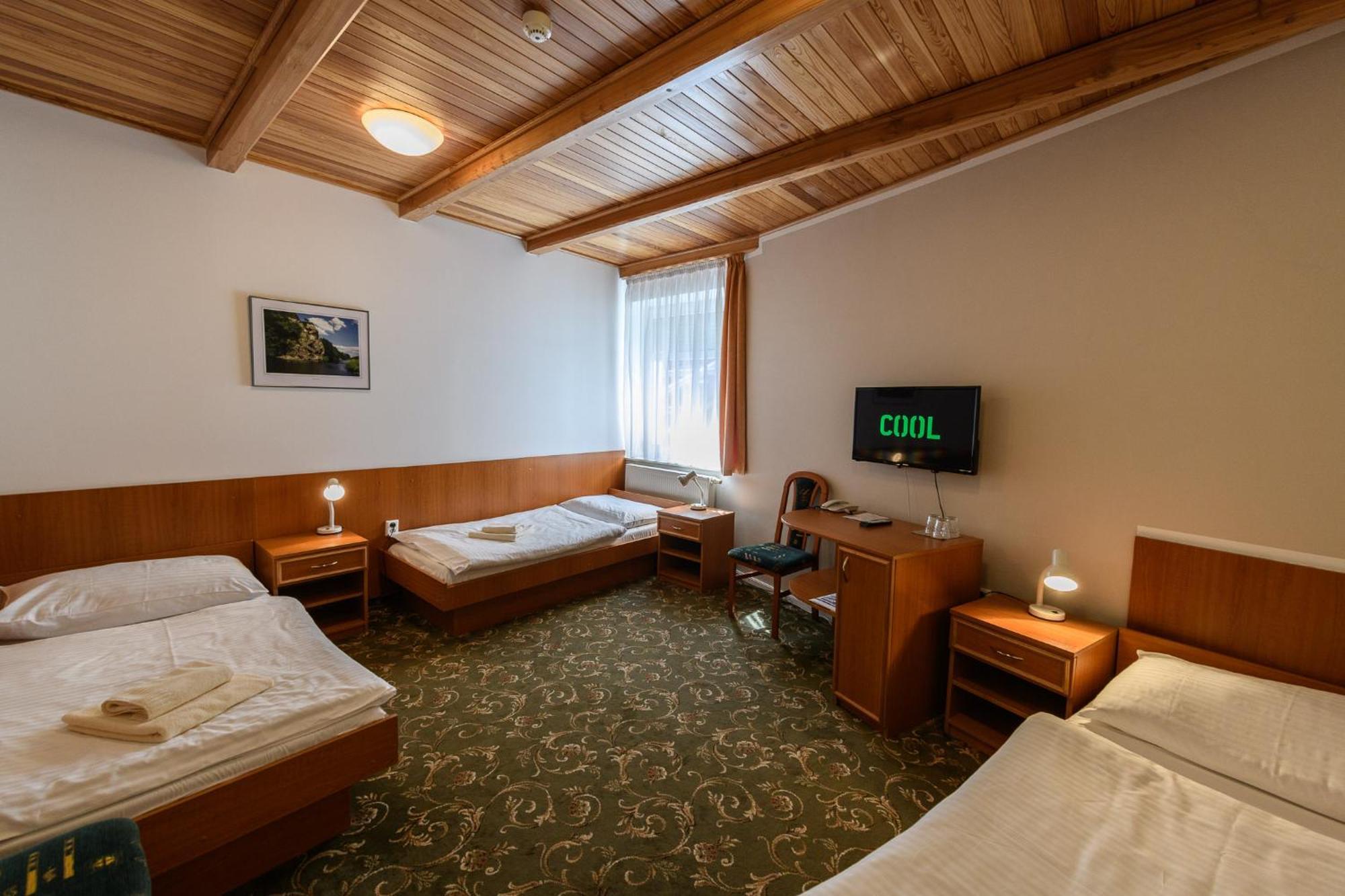 Sport-V-Hotel Хротовице Экстерьер фото