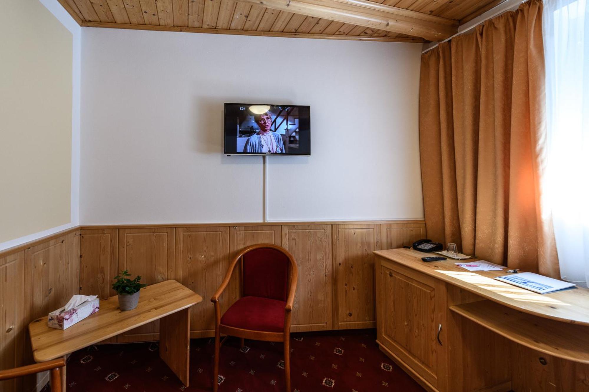Sport-V-Hotel Хротовице Экстерьер фото