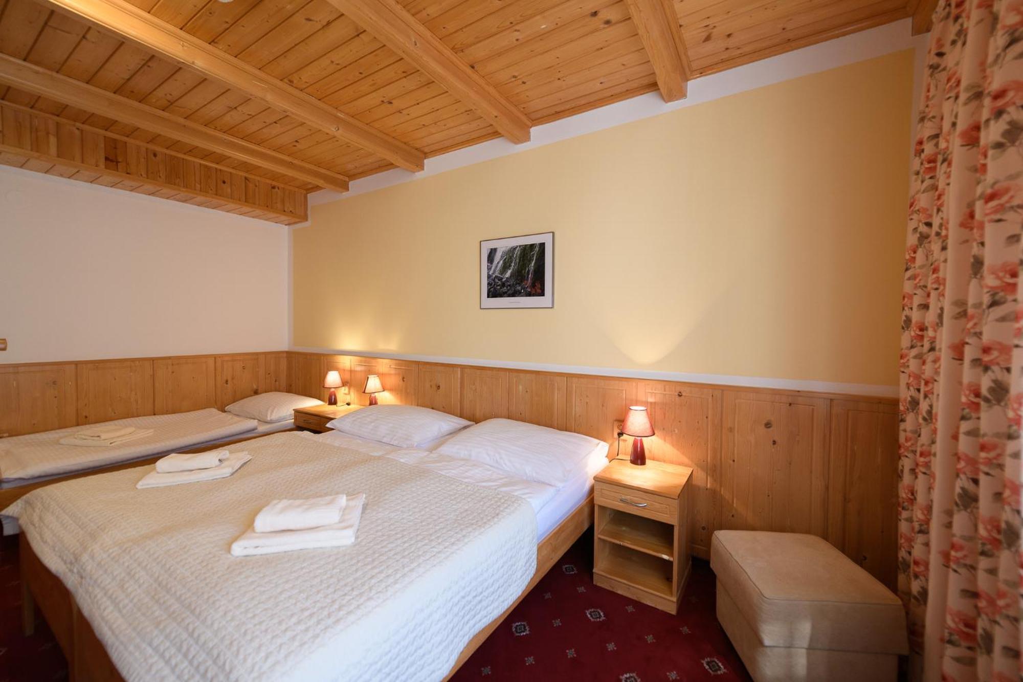 Sport-V-Hotel Хротовице Экстерьер фото