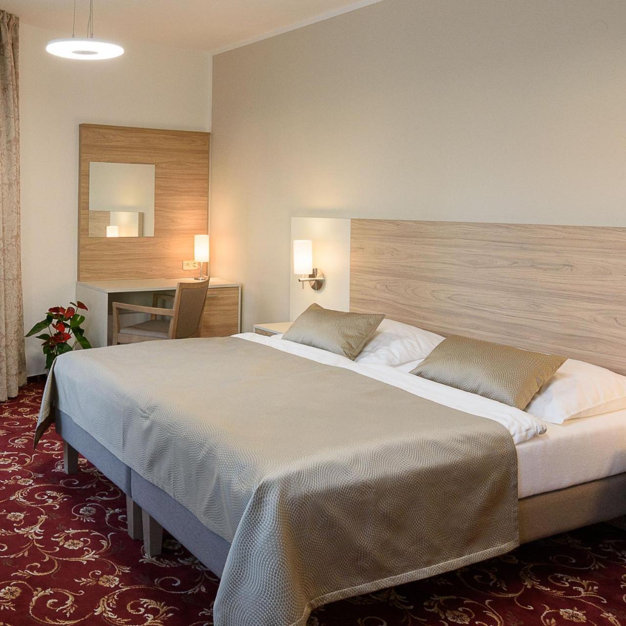 Sport-V-Hotel Хротовице Экстерьер фото