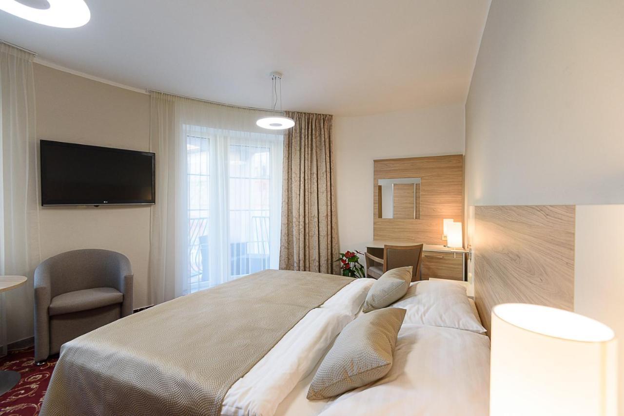 Sport-V-Hotel Хротовице Экстерьер фото